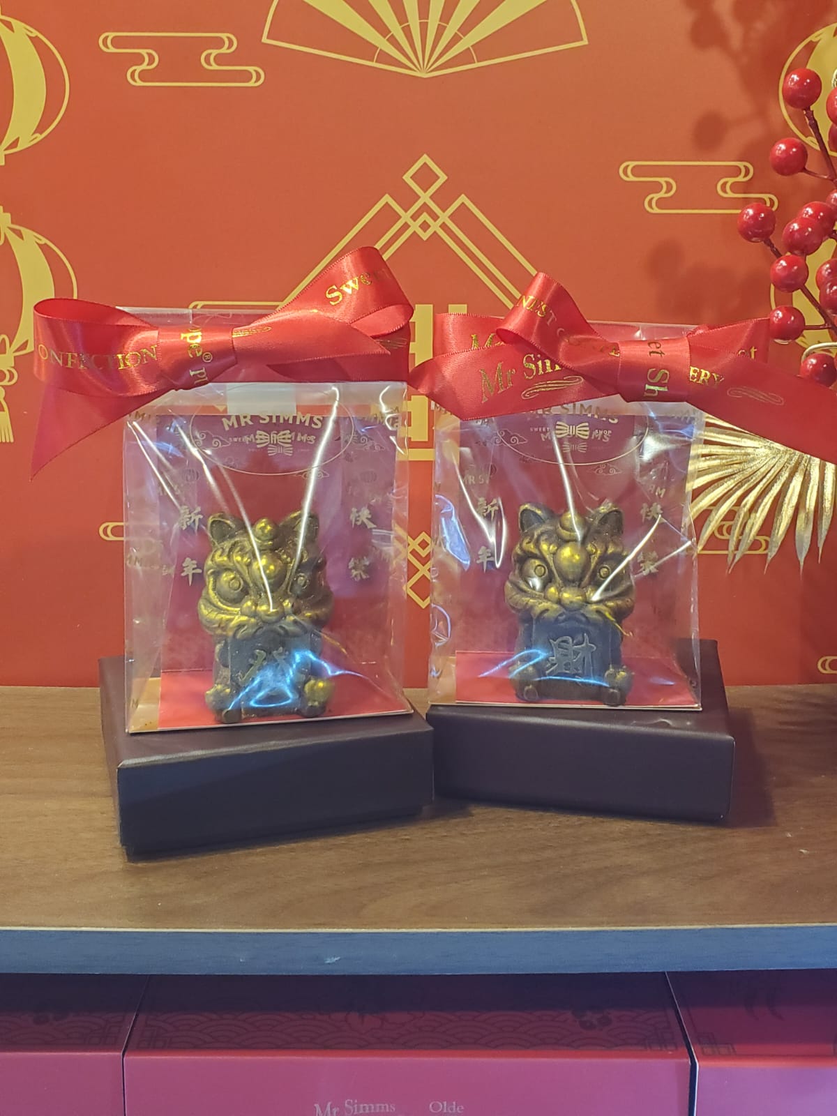 Handcrafted Pair of Fortune Lions (發)&(財) Chocolate Figure